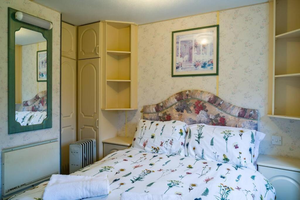 Wind In The Willows: Sleeps 4, Kitchen, Bathroom, Lounge, Wifi Napton on The Hill Extérieur photo