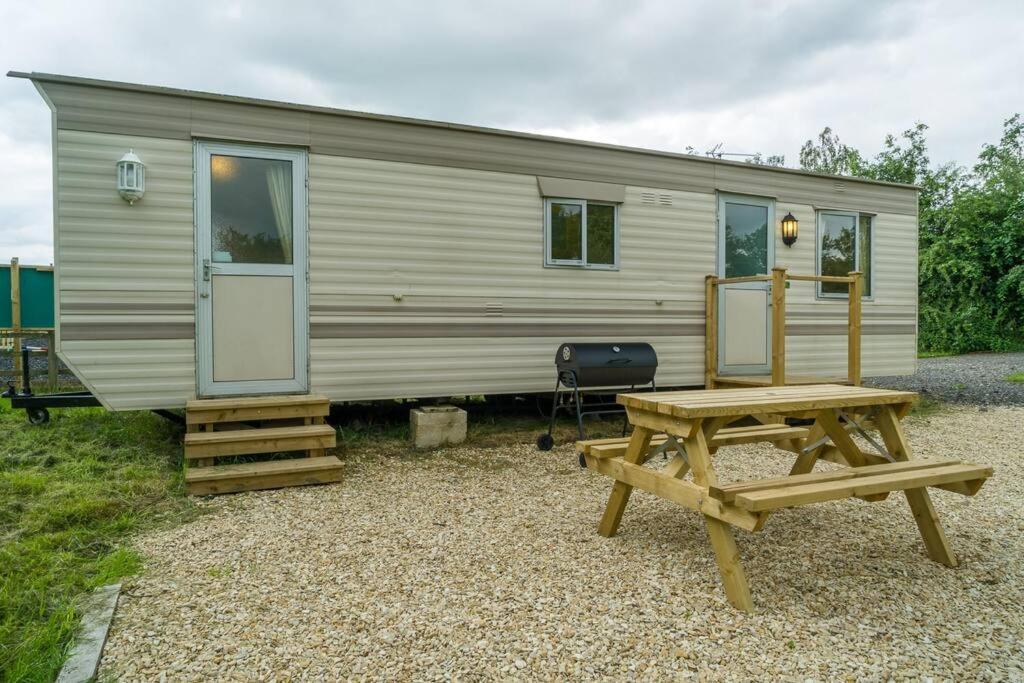 Wind In The Willows: Sleeps 4, Kitchen, Bathroom, Lounge, Wifi Napton on The Hill Extérieur photo