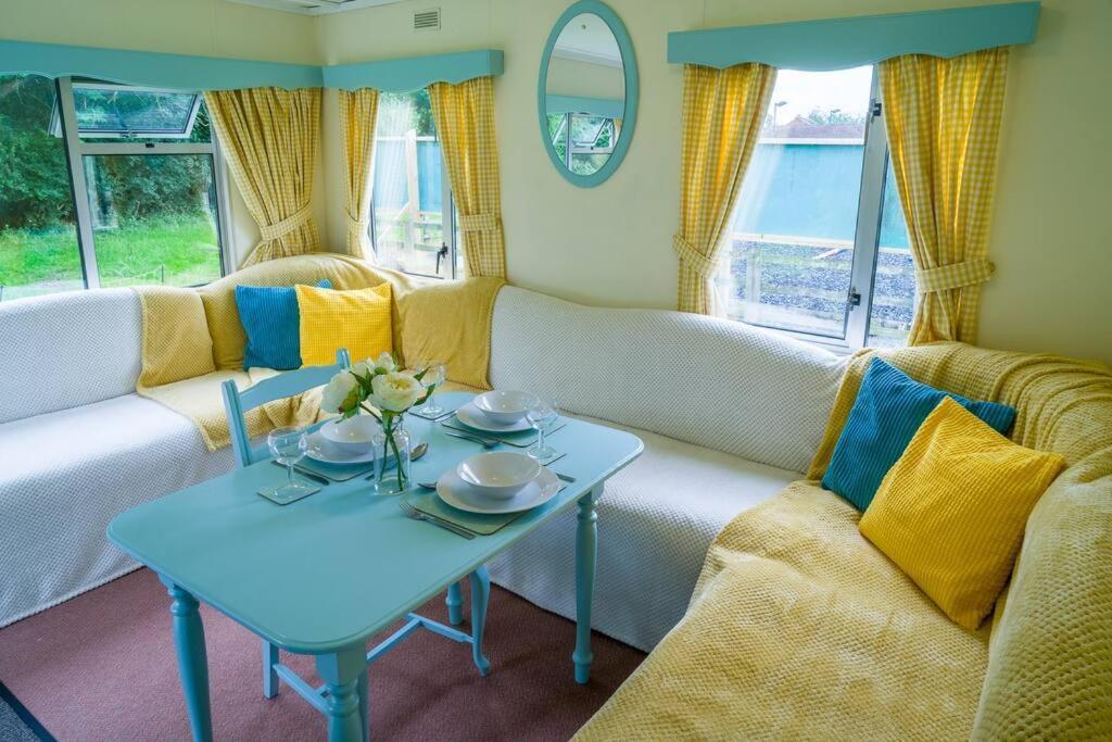 Wind In The Willows: Sleeps 4, Kitchen, Bathroom, Lounge, Wifi Napton on The Hill Extérieur photo