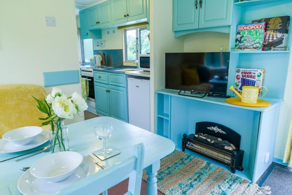 Wind In The Willows: Sleeps 4, Kitchen, Bathroom, Lounge, Wifi Napton on The Hill Extérieur photo