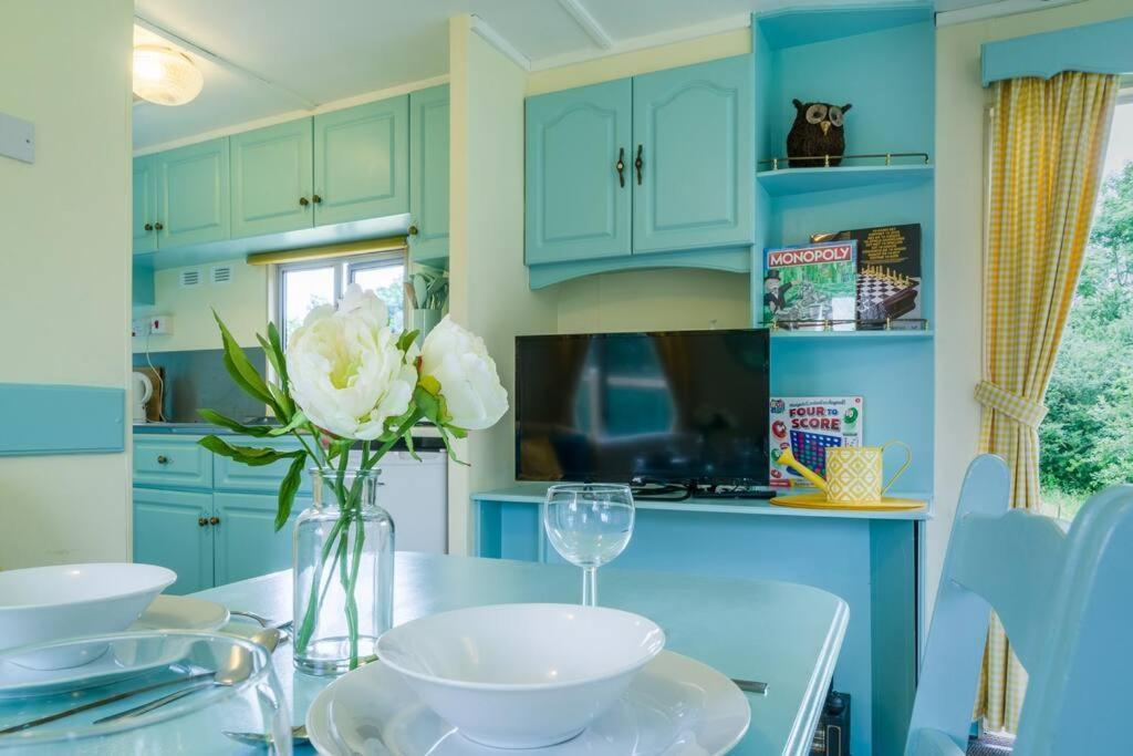 Wind In The Willows: Sleeps 4, Kitchen, Bathroom, Lounge, Wifi Napton on The Hill Extérieur photo