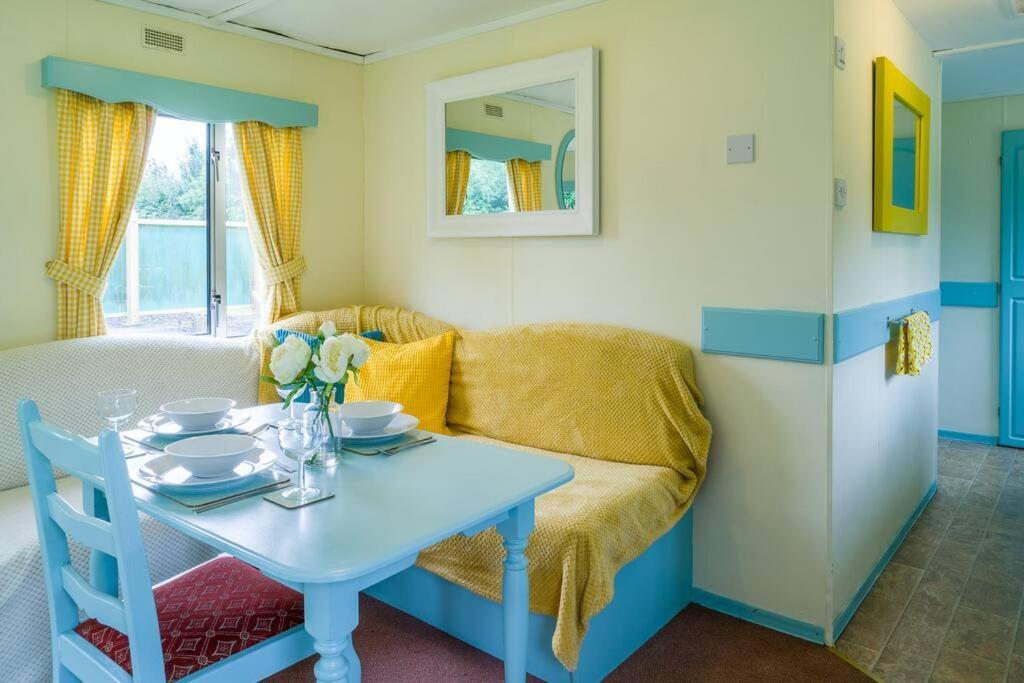 Wind In The Willows: Sleeps 4, Kitchen, Bathroom, Lounge, Wifi Napton on The Hill Extérieur photo